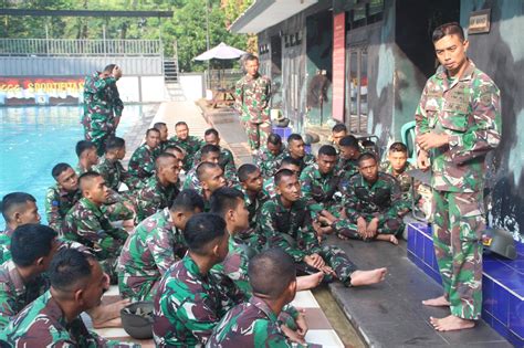 Prajurit Batalyon Kapa Marinir Laksanakan Renang Militer