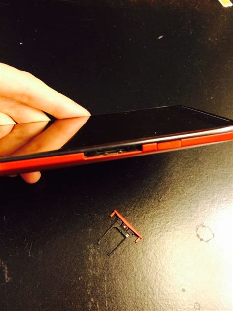 How To Change The SIM Card On The Motorola Droid Turbo