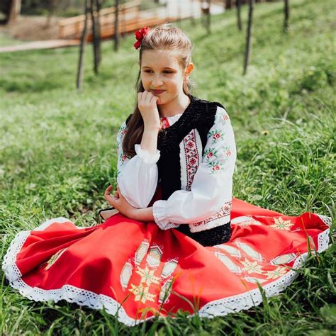 Traditional Clothing from the world : Moldovan girl, Moldova, by ...