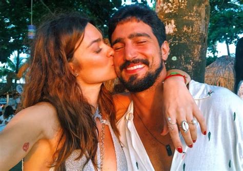 Thaila Ayala Compartilha Clique Apaixonado O Noivo Renato Goes