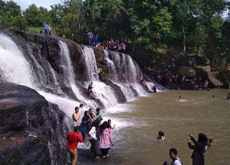 Curup Kereta Air Terjun Eksotis Di Way Kanan Lampung Dengan Pesona