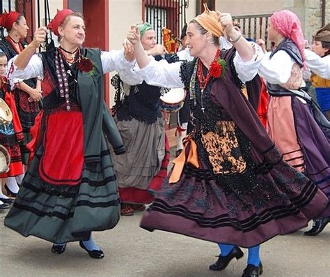 Traje típico de Asturias Traje típico Traje regional Vestidos