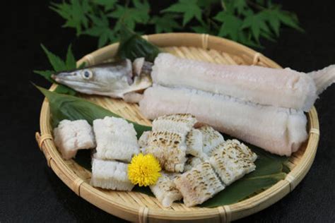 鱧鍋には欠かせない食材って何？おいしい鱧の出汁のとり方も解説！ 食・料理 オリーブオイルをひとまわし