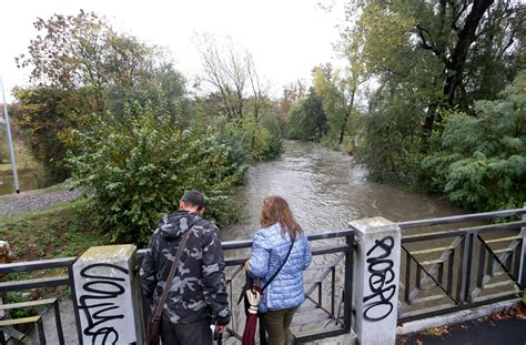 Maltempo In Lombardia Tromba D Aria Treni Cancellati E Un Ponte Distrutto