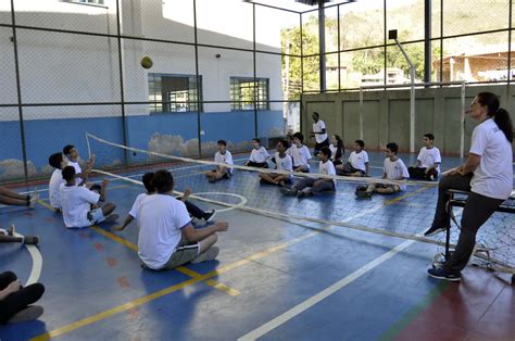 Alunos De Escola Pública De Barra Mansa Experimentam Atividades Físicas