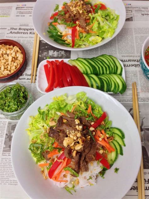 Bun Bo Nam Bo Reisnudelsalat Mit Gegrilltem Rindfleisch Mimi Rose