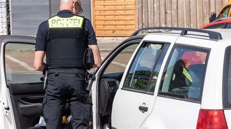 Salzgitter Parken Gescheitert J Hriger Rammt Mehrere Autos