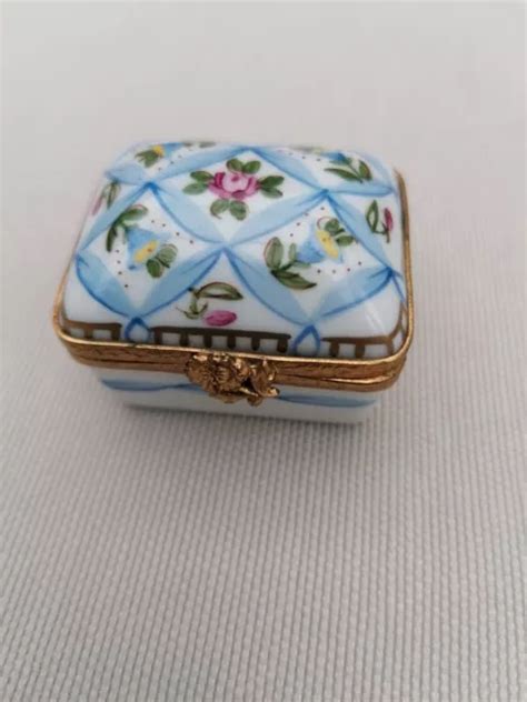 Vintage Hand Painted French Limoges Porcelain Floral Pill Box Signed