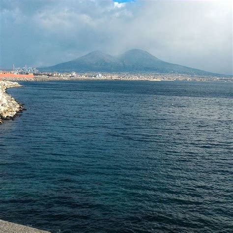 Maltempo Napoli L Incanto Della Neve A Pompei Cima Del Vesuvio