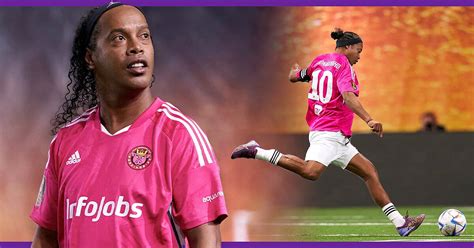 Ronaldinho Regresa A La Cancha De Futbol Como Parte De La Kings League