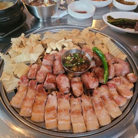 전문가가 직접 구워주는 명지 삼겹살 맛집부산댁