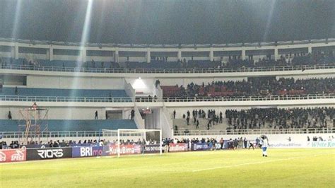 Psis Semarang Vs Pss Sleman Rusuh Laga Sempat Dihentikan Laskar