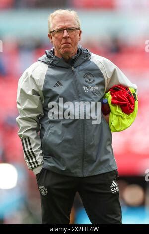 Manchester United Assistant Manager Steve Mcclaren Left And Kobbie