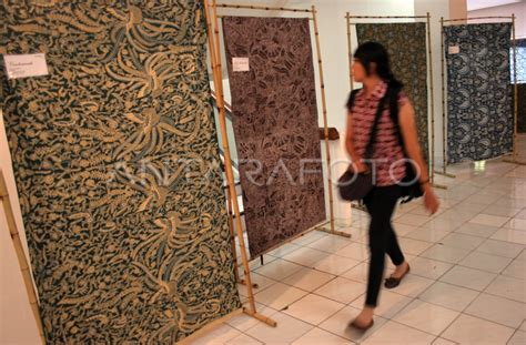 Pameran Batik Klasik Tradisional Antara Foto