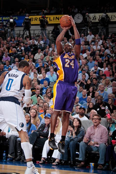 L.A. Big Men Lead Lakers Past Mavs 96-91 - CBS Los Angeles