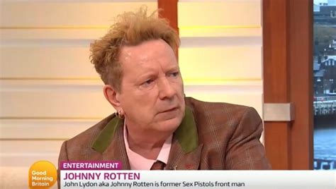 Όταν το έκαψε ο Ρότεν των Sex Pistols Υπέρ Brexit Φάραζ και Τραμπ News 24 7