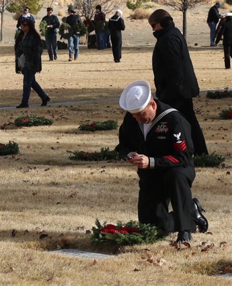 Thousands of wreaths to remember veterans