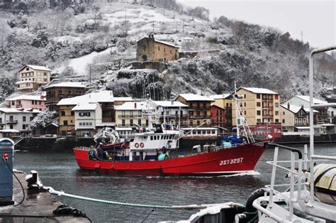 Itsasontzi Elurtuta Foto De Pasaia Calendario De Gipuzkoa