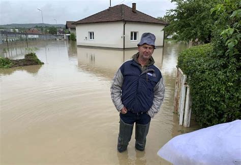 Gismeteo Ulewne Deszcze Spowodowa Y Powodzie W Bo Ni I Chorwacji