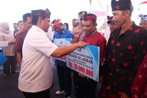 Ke Wakatobi Pj Gubernur Sultra Serahkan Bantuan Rumah Ibadah