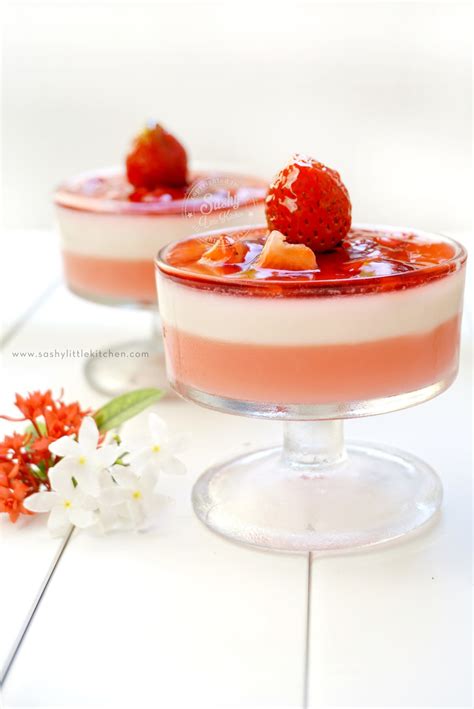 Resep Puding Merah Putih Susu And Strawberry Sashy Little Kitchen Food And Travel Blogger