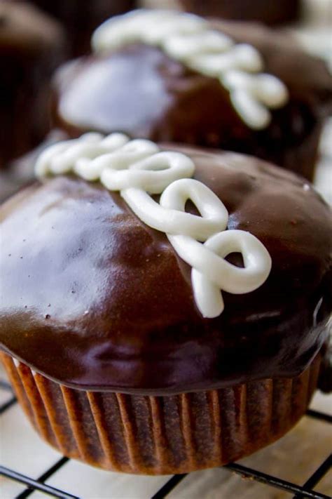 Homemade Hostess Chocolate Cupcakes - The Food Charlatan