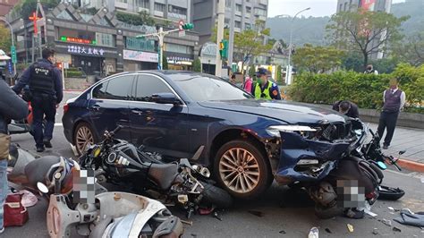 快訊／台北轎車迴轉失控！衝撞6車釀2傷 1女命危送醫｜東森新聞：新聞在哪 東森就在哪裡