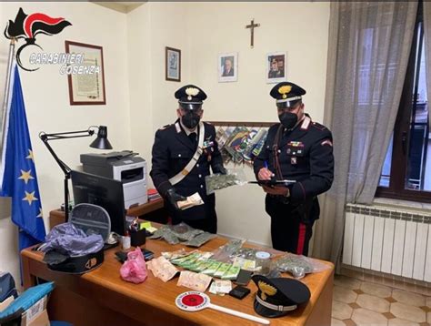 Coppia Di Pusher Arrestata Dai Carabinieri Di Rende Calabria Diretta News