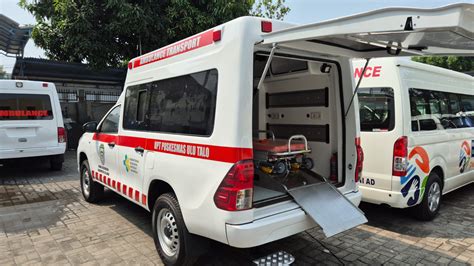 Kemenkes RI Kirim 4 Unit Ambulans Ke Seluma