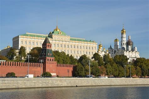 Premium Photo The Moscow Kremlin From The Embankment