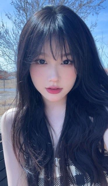 30 Cute Korean Wispy Bangs Long Hairstyles — Dark Hair Layered Cut