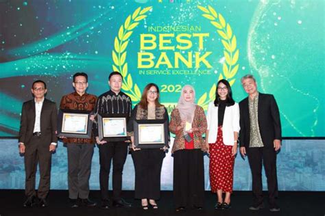 Foto PT Bank Danamon Indonesia Tbk Danamon Menerima Penghargaan