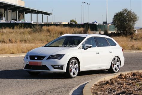 Spyshots: SEAT Leon ST Cupra - autoevolution