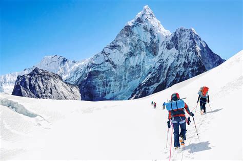 Un Alpinist American A Murit Ntr O Expedi Ie Pe Muntele Everest