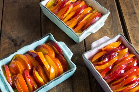 Tians aux pêches et abricots sur lit de crème d amandes Pâte à Choup