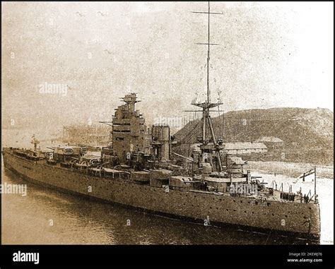 Una Foto De Prensa Vintage Del Hms Nelson Pennant Número 28 En Un