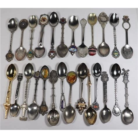 LOT OF COLLECTOR SPOONS