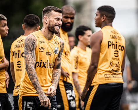 Lucas Lima empolga Odair Hellmann e treinador muda estratégia do Santos