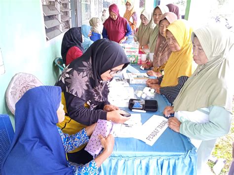 Makin Giat Gelar Kegiatan Kader Posyandu Tambahasri Berikan Makanan