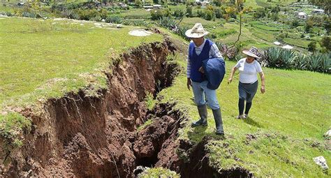 Cusco Tierra Se Abre En Poblado Y Habitantes Claman Por Ayuda VIDEO