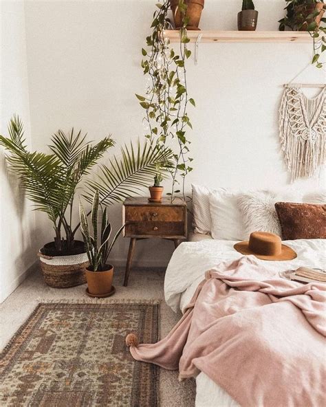 Lovely Bedroom Decor With Plant Ideas 07 - PIMPHOMEE