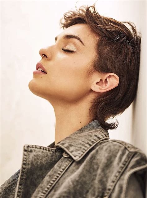 Hazel Grace Hair Reference Mullets Alba Celebrity Crush Pretty