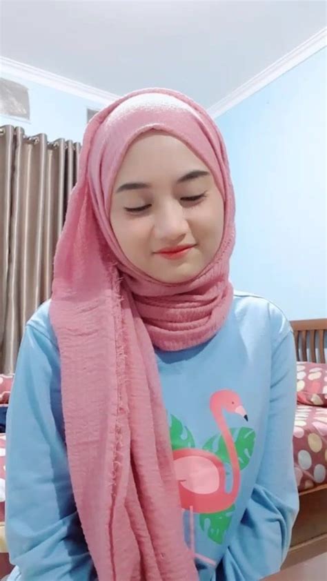 Pin By Binsalam On Hijab Cantikandjilbob Beautiful Hijab Girl Hijab