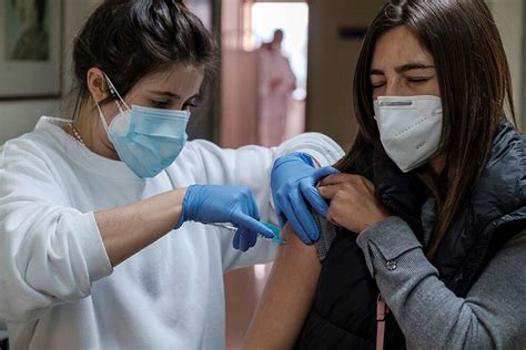 Por qué se pondrá una sola dosis a quien haya pasado el Covid Haber