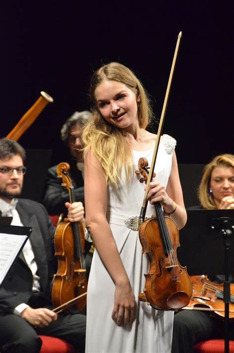 Laura Marzadori Il Primo Violino Dellorchestra Della Scala Di Milano