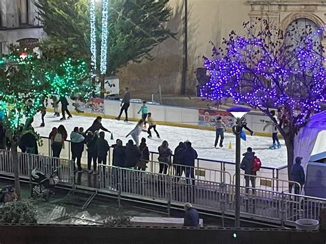 La pista de hielo natural de Utiel abre al público con dimensiones