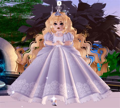 Some outfits w/ my halo that I'm proud of! : r/RoyaleHigh_Roblox