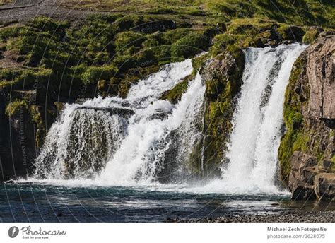 Bjarnarfoss Wasserfall Am Westlichen Ende Der Schlangenfelsen Ein