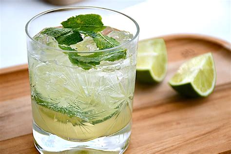 Virgin Mojito Med Ginger Beer Og Uden Alkohol Madens Verden