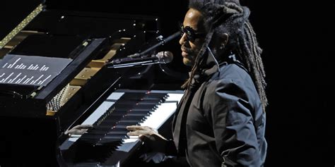 Lenny Kravitz Performs In Memoriam Tribute at Oscars 2023 | 2023 Oscars, Lenny Kravitz, Oscars ...